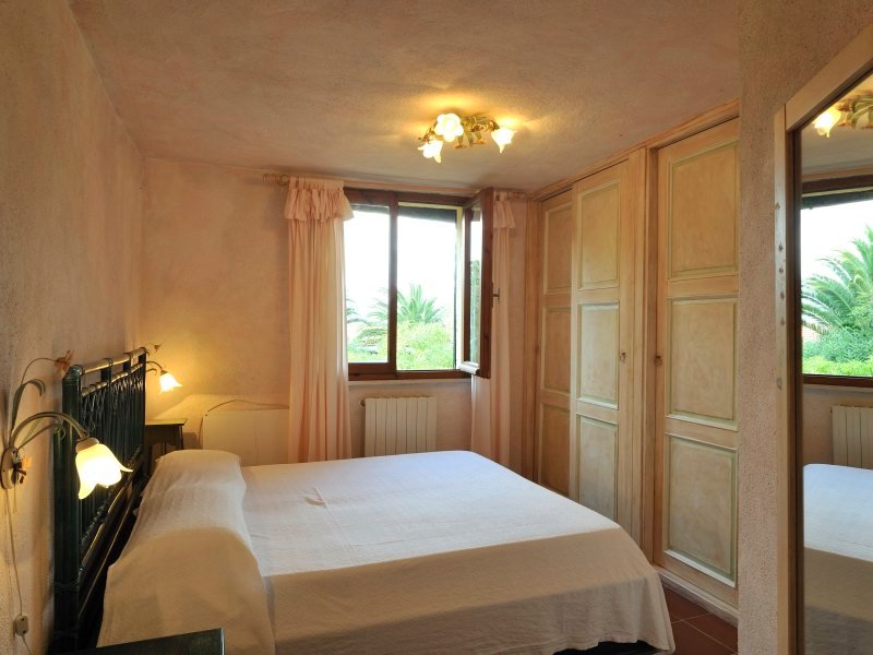 Schlafzimmer/Bedroom Schlafzimmer/Bedroom