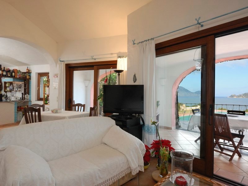 Blick auf die Tavolara vom Wohnzimmer Blick auf die Tavolara vom Wohnzimmer