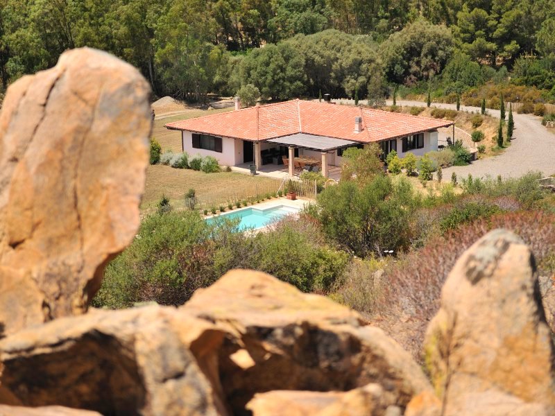 Villa mit Pool und Garten Villa mit Pool und Garten