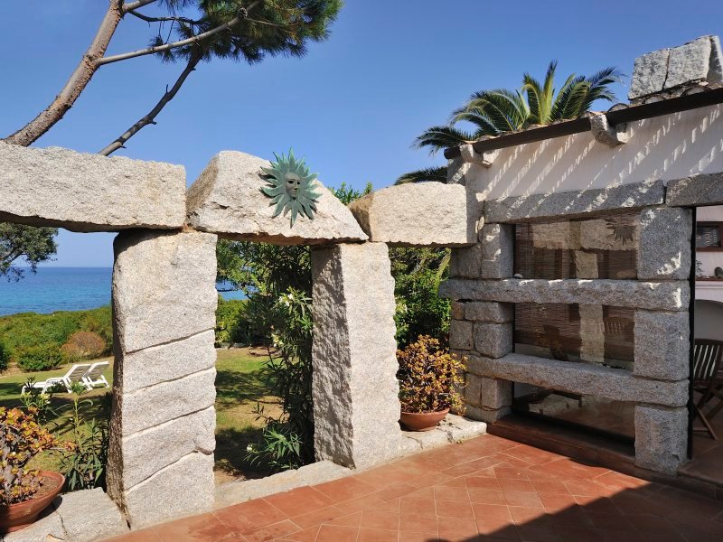 Ausgefallene Terrasse mit Blick auf das Meer Ausgefallene Terrasse mit Blick auf das Meer