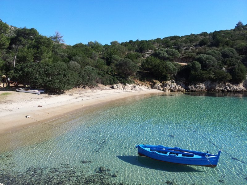 Cala Moresca, 13 km Cala Moresca, 13 km