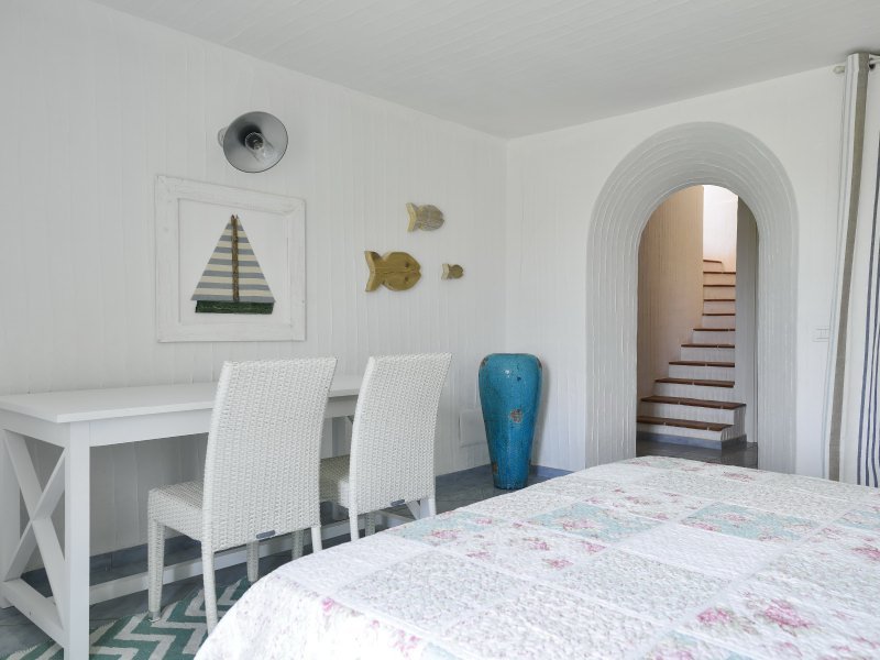 Zum Schlafzimmer 3 führt eine Treppe von der Terrasse in das Untergeschoß Zum Schlafzimmer 3 führt eine Treppe von der Terrasse in das Untergeschoß