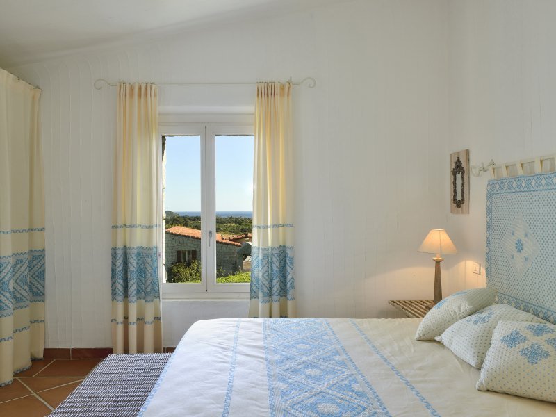 Schlafzimmer 1 mit Blick in den Garten Schlafzimmer 1 mit Blick in den Garten