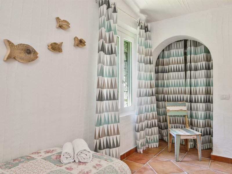 Schlafzimmerfenster und -schrank Schlafzimmerfenster und -schrank