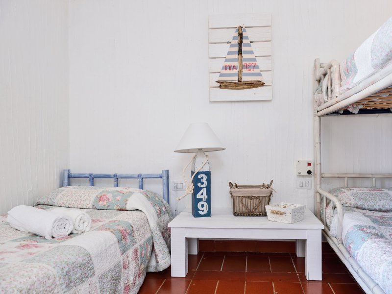 Schlafzimmer 2 mit Einzelbett und Stockbett Schlafzimmer 2 mit Einzelbett und Stockbett