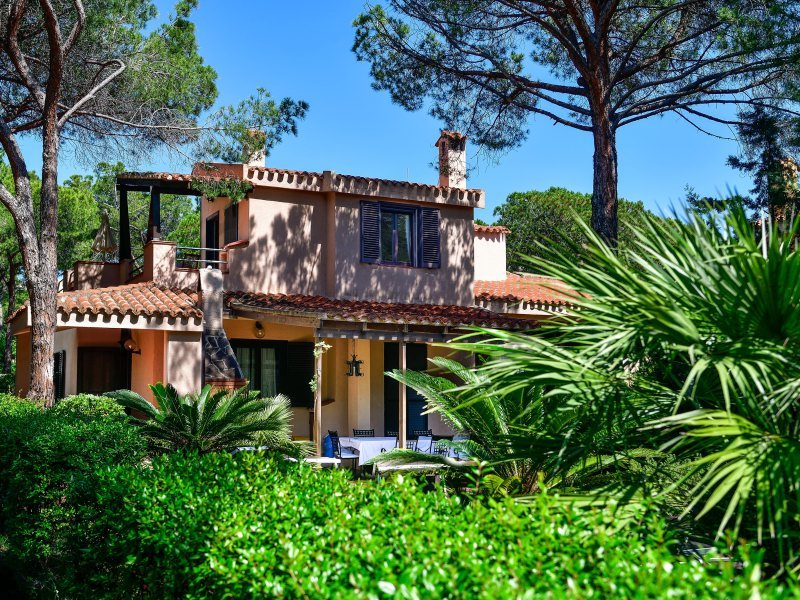 Hausansicht, Villa Pino ist das untere Geschoss Hausansicht, Villa Pino ist das untere Geschoss