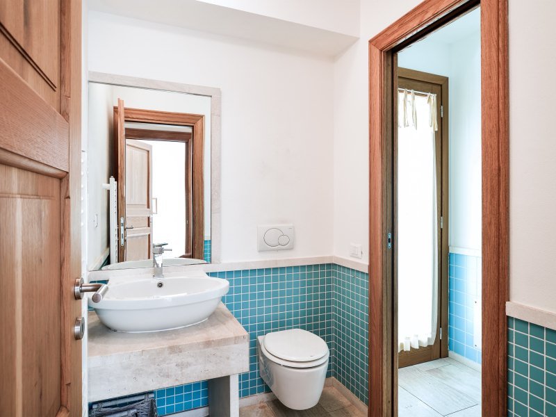 Bad mit Dusche im Erdgeschoß Bad mit Dusche im Erdgeschoß