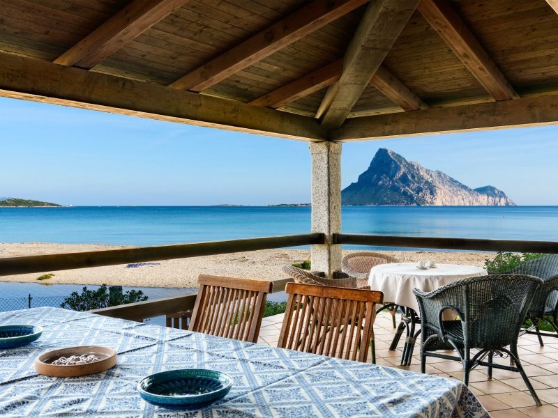 Terrasse mit Blick aufs Meer und die Insel Tavolara Terrasse mit Blick aufs Meer und die Insel Tavolara