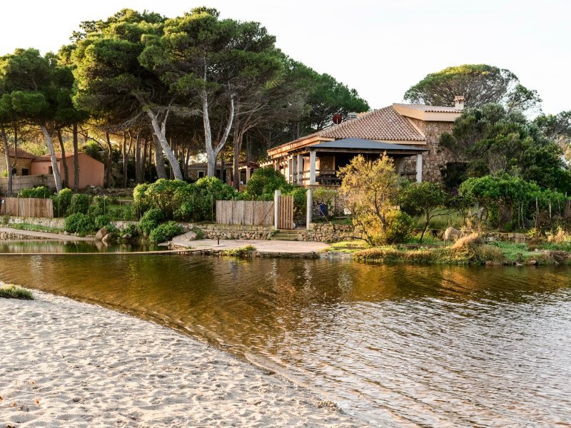 Lagune von Porto Taverna direkt vor der Wohnungstür Lagune von Porto Taverna direkt vor der Wohnungstür