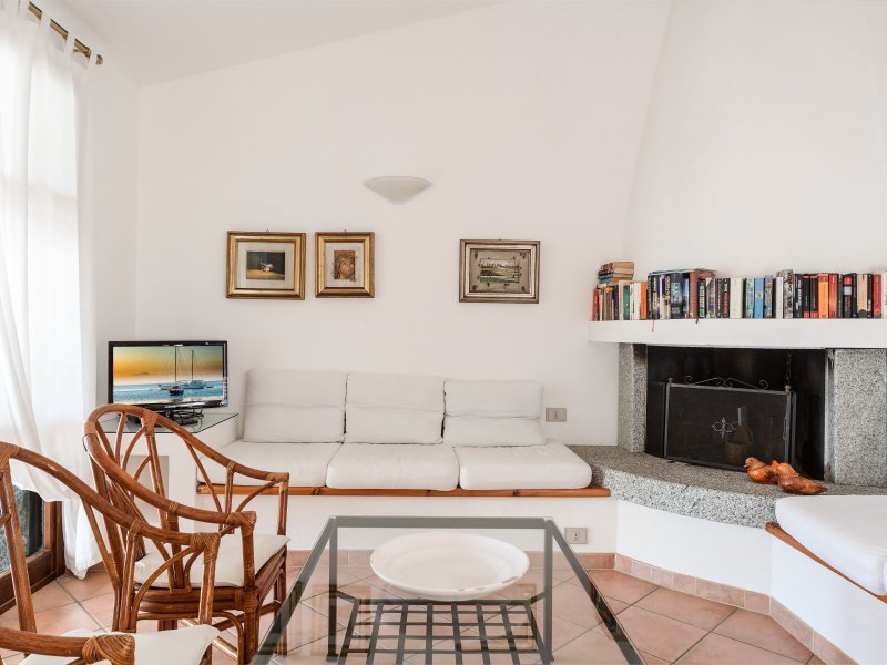 Wohnzimmer mit Innenkamin Wohnzimmer mit Innenkamin