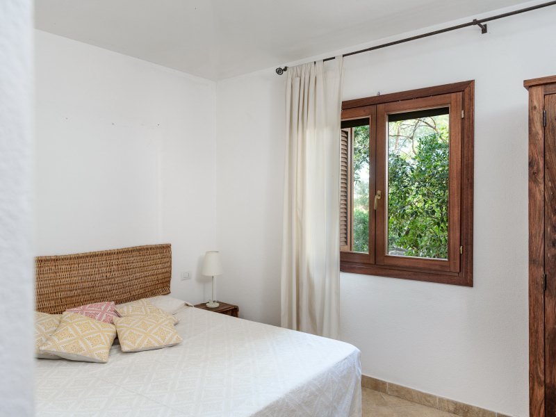 Schlafzimmer 1 mit Doppelbett und Gartenblick Schlafzimmer 1 mit Doppelbett und Gartenblick