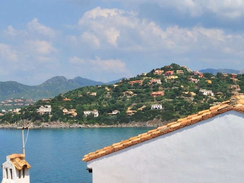 DE: die Villa und das Meer im Hintergrund
EN:
IT: DE: die Villa und das Meer im Hintergrund
EN:
IT: