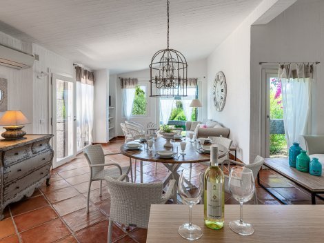 Lichtdurchfluteter Wohnbereich Lichtdurchfluteter Wohnbereich