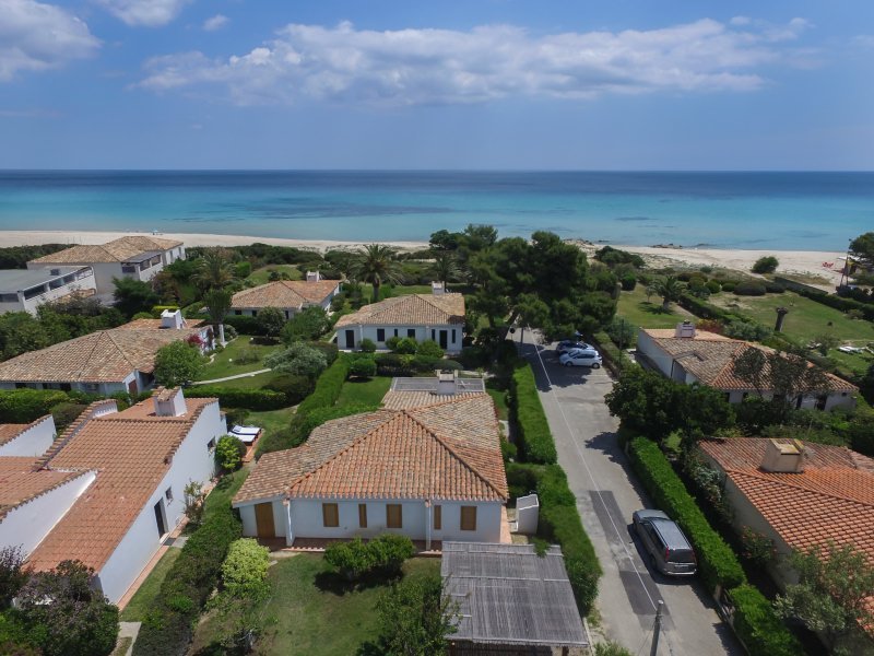 Lage der villa mit dem Meer vor der Türe: Villa Kika ist vorne, mittig im Bild