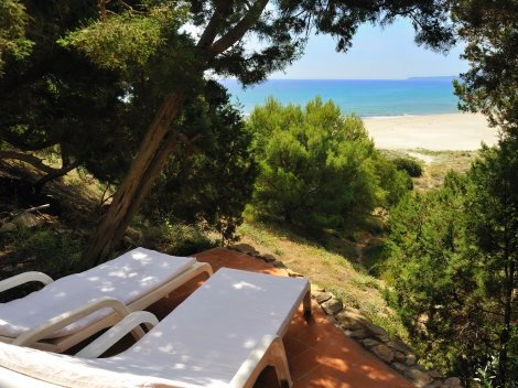 Blick vom Garten auf das Meer