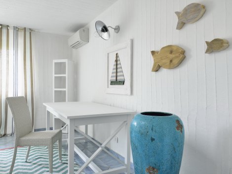 Idealer Rückzugsort im Schlafzimmer 3 mit Schreibtisch für das Home Office