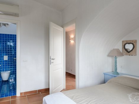 Privat und sehr gemütlich eingerichtetes Schlafzimmer 1