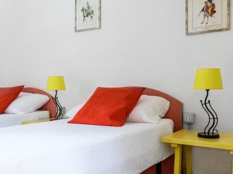 Schlafzimmer 2 mit 2 Einzelbetten, auch zusammenstellbar