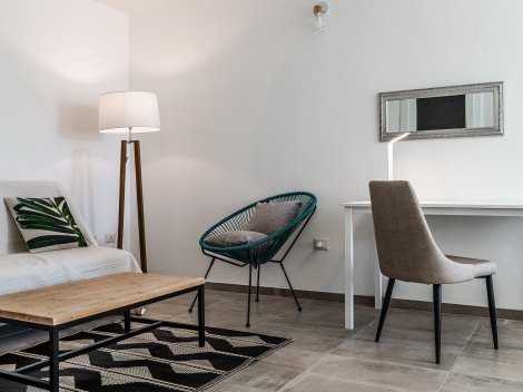 Die Couch kann ausgeklappt werden für einen weiteren Gast